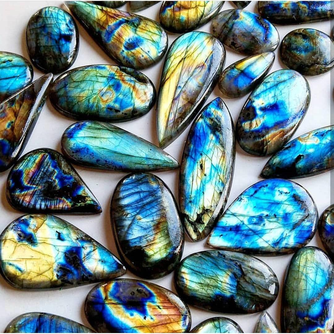 Labradorite: Stunning Gemstone Benefits & Mystical Powers Revealed