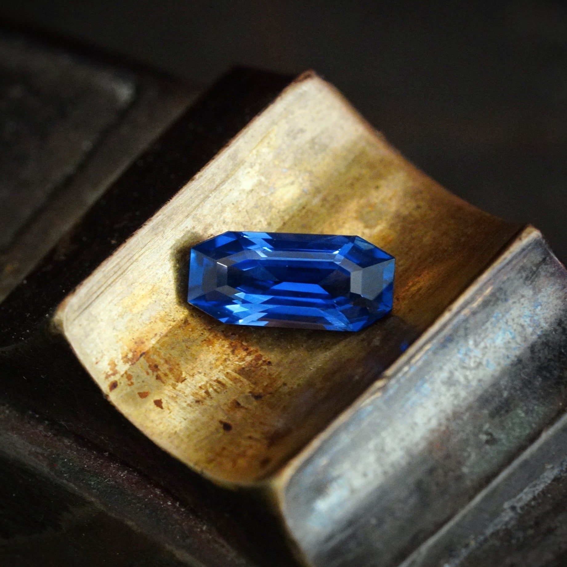 Jogani Majestic 2.15 ct Ceylon Sapphire Gold Ring - A Royal Blue Gemstone 1