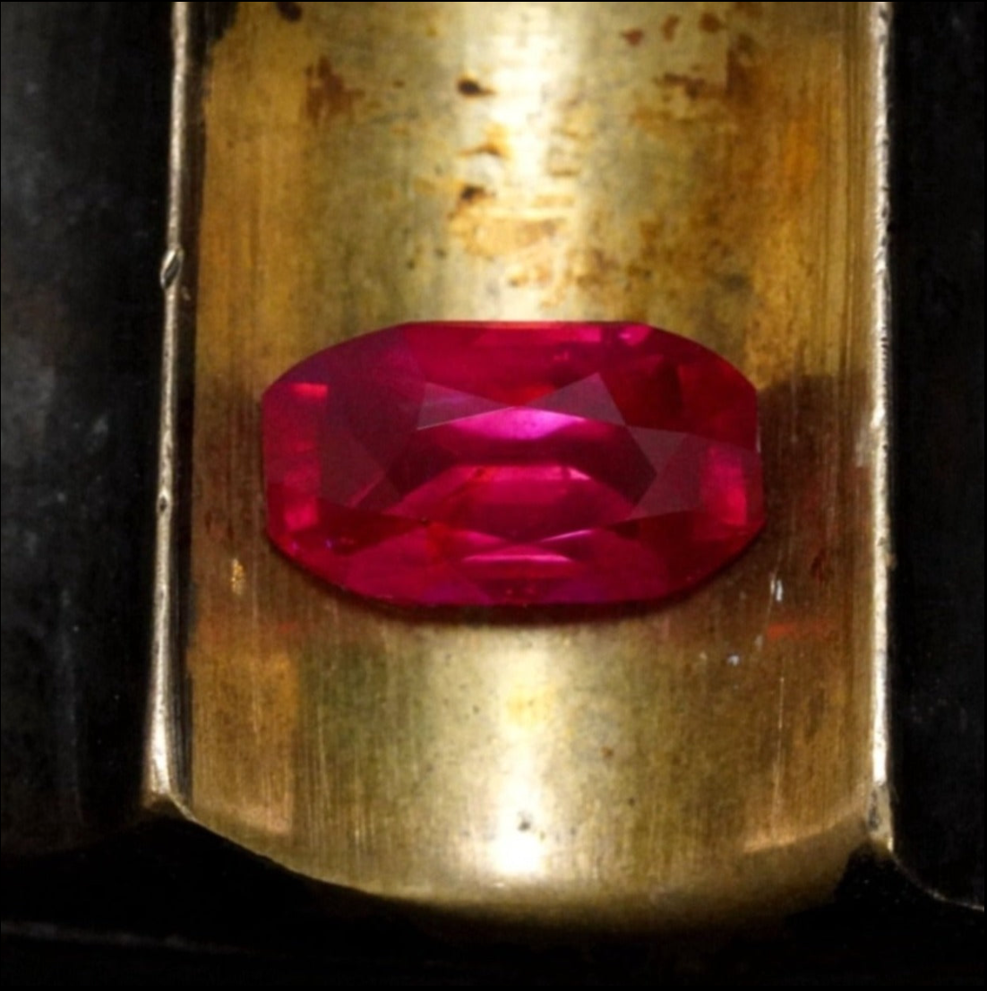 4.08-carat, octagonal-shaped-unheated-burmese-ruby-mogok-mine