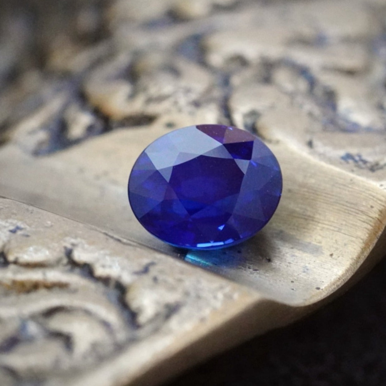 A sought-after 2.37 ct oval Kashmir sapphire from Jogani, displaying a deep royal blue hue—an exquisite choice for collectors and investors.