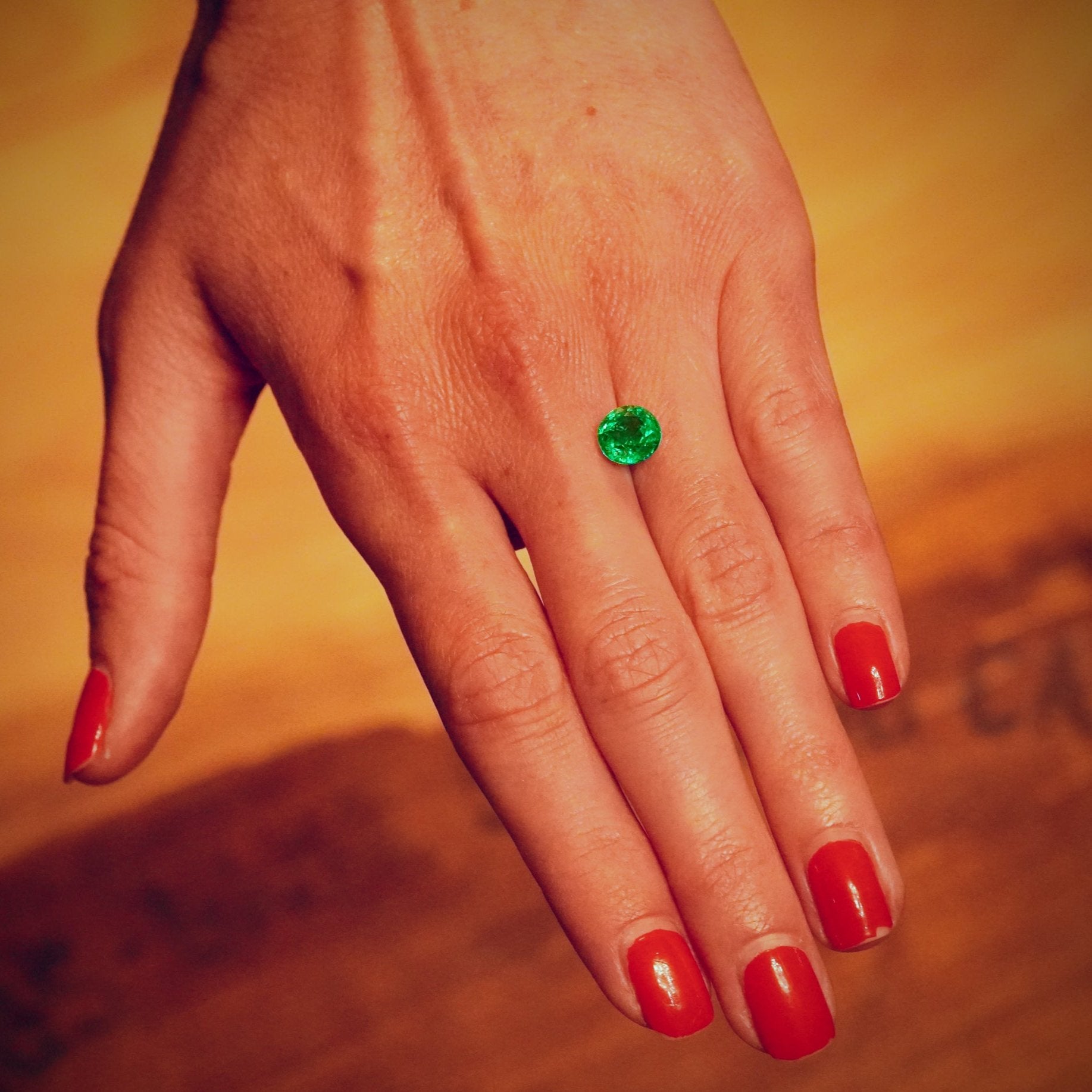 A 2.46 ct round-cut Colombian emerald, available from Jogani, prized for its vibrant green hue and sought after by gem connoisseurs.