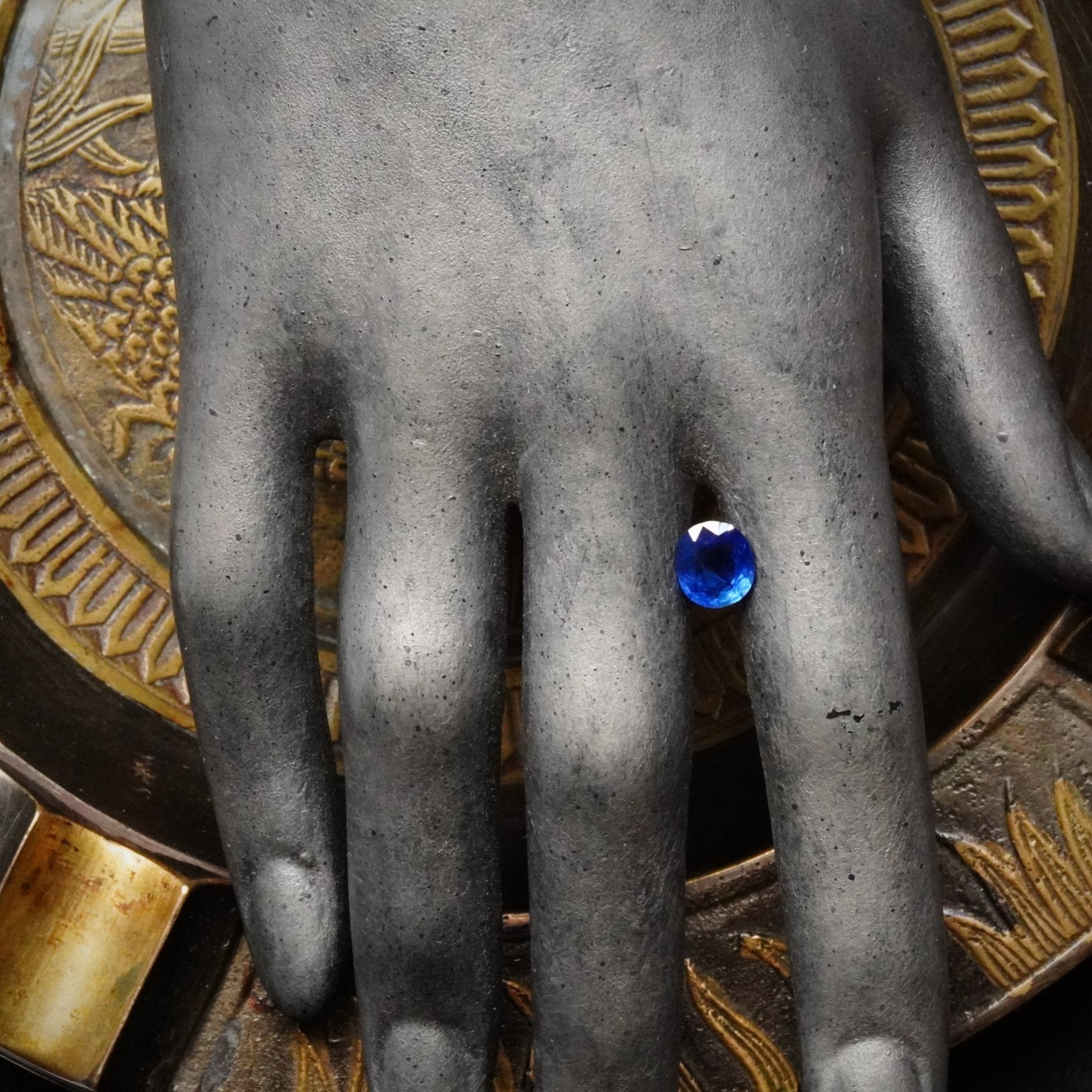 Sold by Jogani, this 2.65 ct no-heat Burma sapphire showcases an intense royal blue shade—an extraordinary choice for bespoke designs.