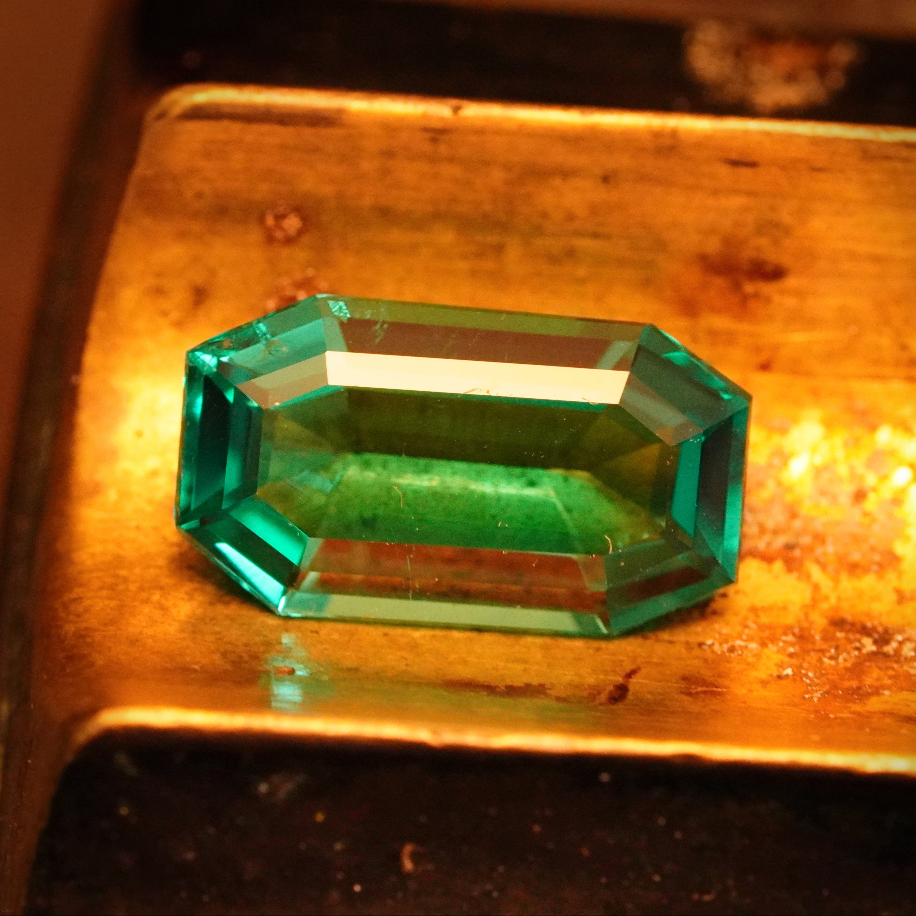 Jogani's rare and collectible 2.80 ct step-cut Colombian emerald with vivid green color and exceptional clarity. A perfect investment for jewelry designers and gemstone collectors.