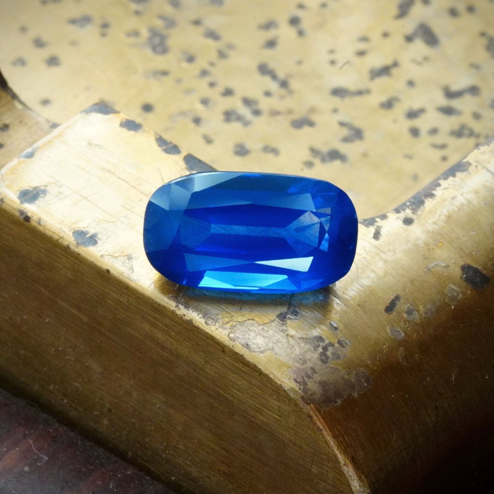 A collectible 3.86 ct no-heat Kashmir sapphire from Jogani, boasting a rich royal blue color and an elegant elongated cushion shape.