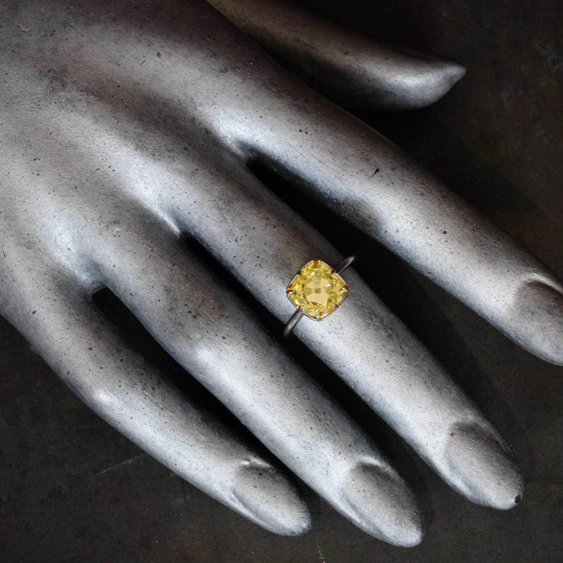 Elegant Lemon-Lime Diamond Ring - 4.13 Carats, Rare and Distinctive, 18K Gold, Jogani Collection