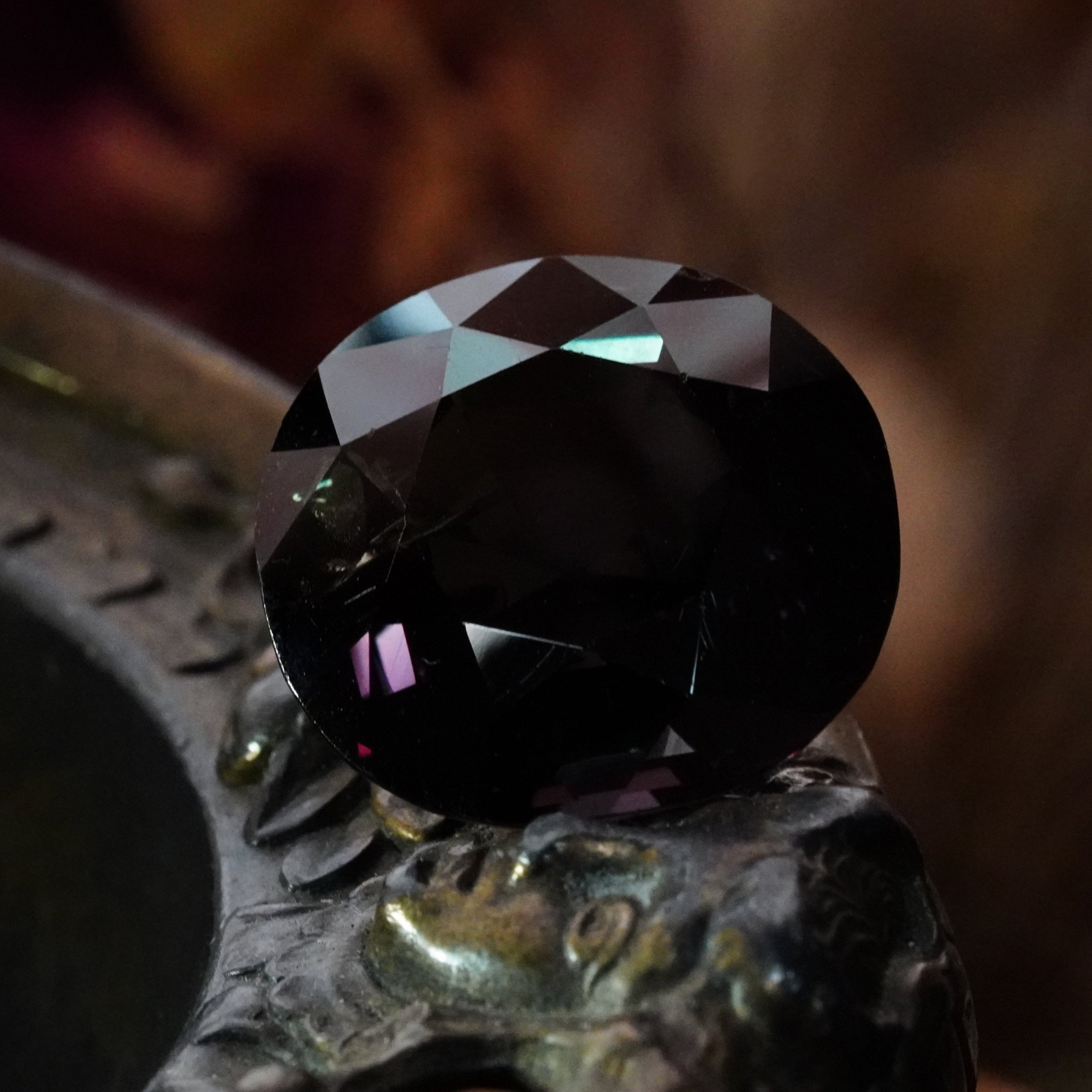 A mesmerizing 40.52 ct Cushion Cut Ceylon Alexandrite, displaying a rare green-to-brownish-red color shift. This clean, investment-grade gemstone, sourced by Jogani, is a once-in-a-lifetime find for collectors and bespoke jewelry designers.