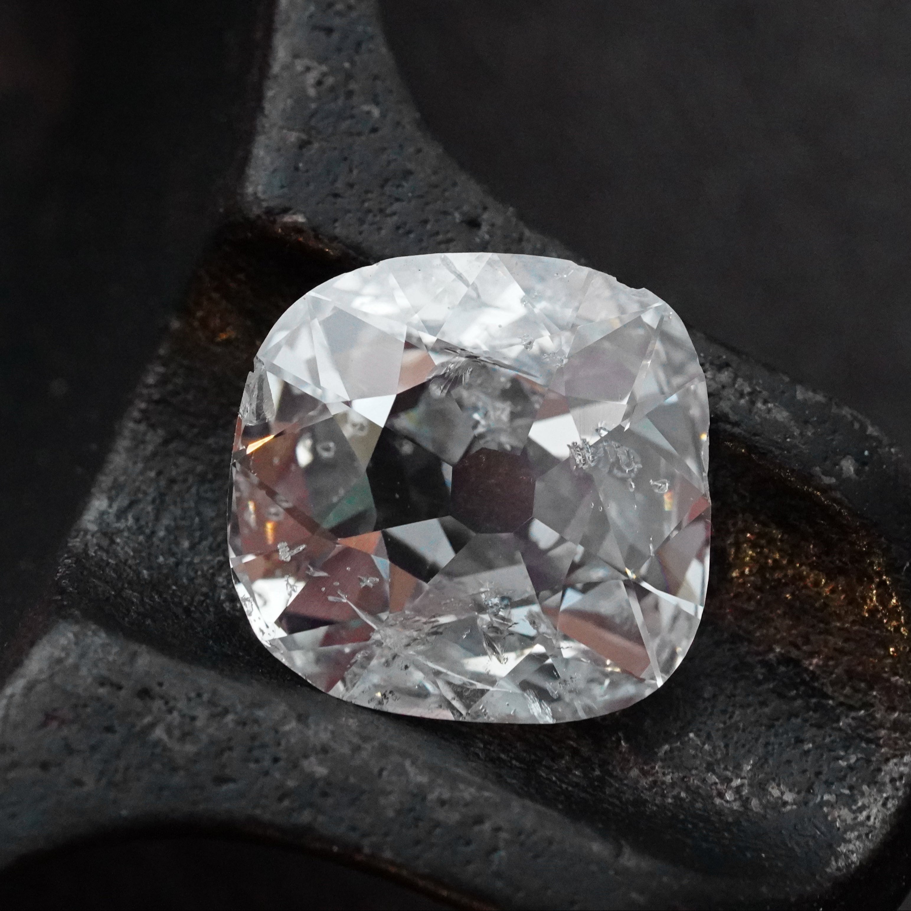 A 5.02-carat cushion-cut diamond with G color and I2 clarity, measuring 12.96 x 12.63 x 4.28 mm, accompanied by GIA certificate number 5231488524.