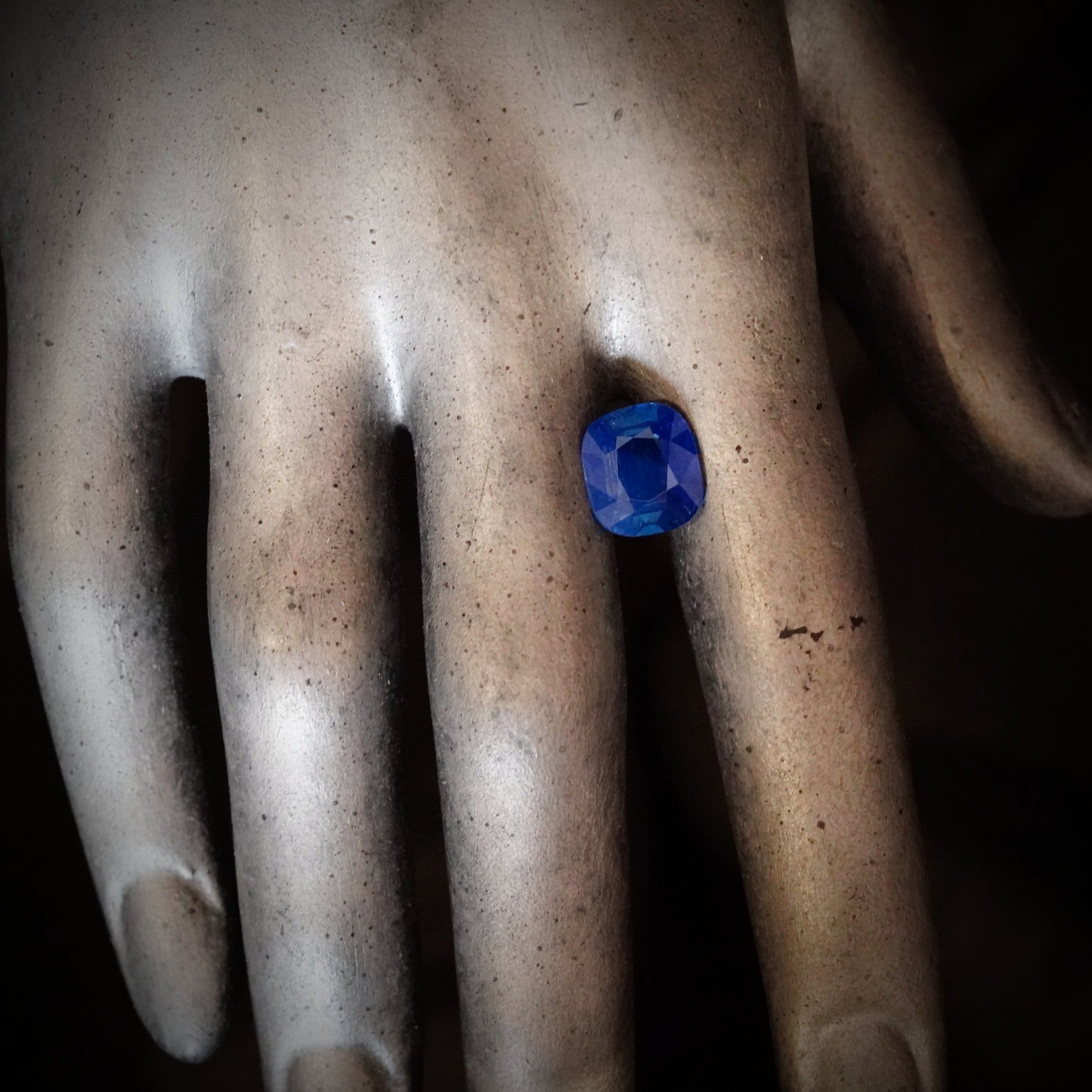 An exquisite 5.13 ct cushion-cut no-heat Kashmir sapphire, certified by SSEF. A prized gemstone of unparalleled beauty, now available with Jogani.