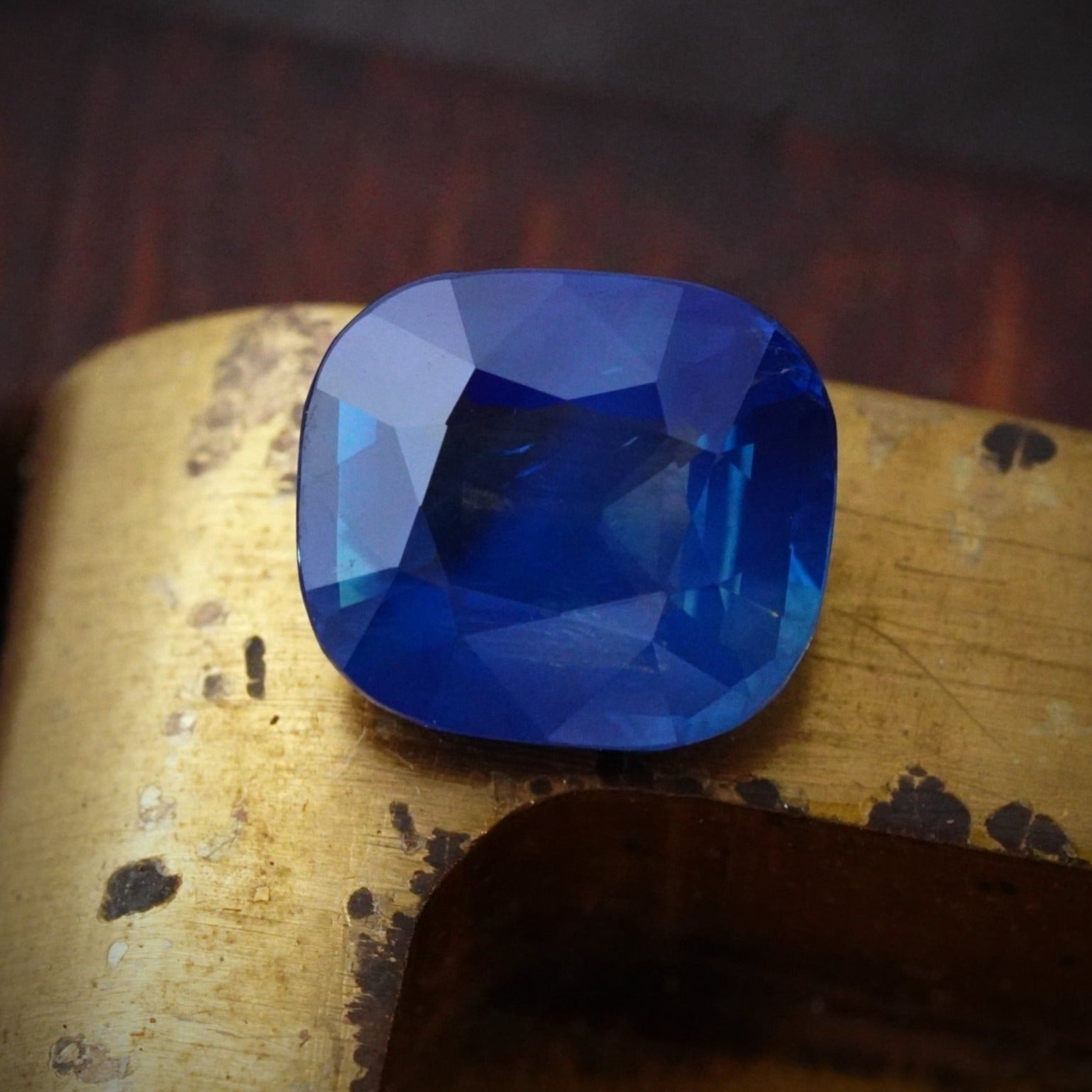 An extraordinary 5.13 ct cushion-cut Kashmir sapphire, no heat, with a mesmerizing medium-strong blue saturation. A collector’s treasure, available with Jogani.