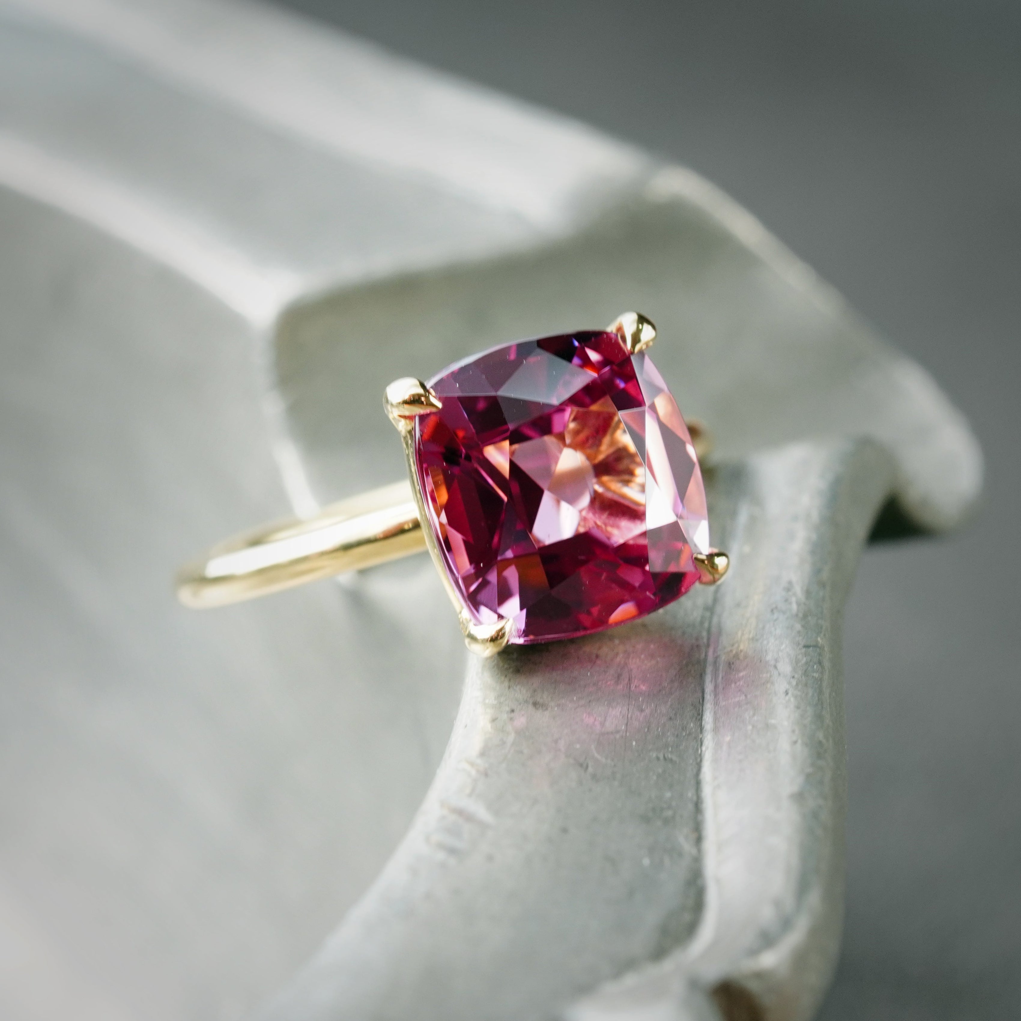 Jogani presents a rare 5.76 ct Burma spinel ring in a cushion cut, glowing with a striking pink hue. A true collector’s gem, set in fine 18K gold for timeless elegance.