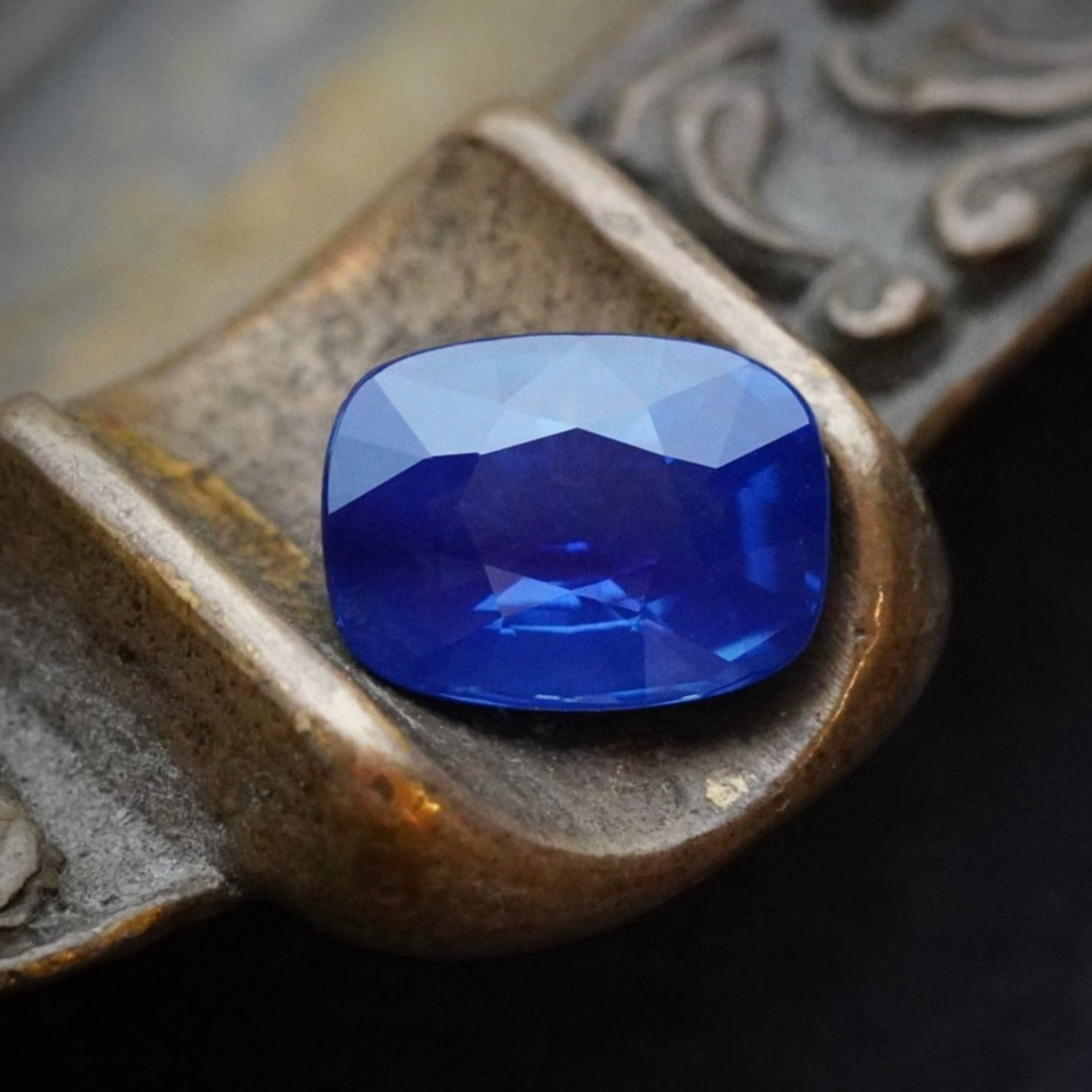 An exceptional 6.43 ct cushion-cut Ceylon sapphire, no heat, displaying an intense blue hue with remarkable clarity. A coveted collector’s gem, available with Jogani.