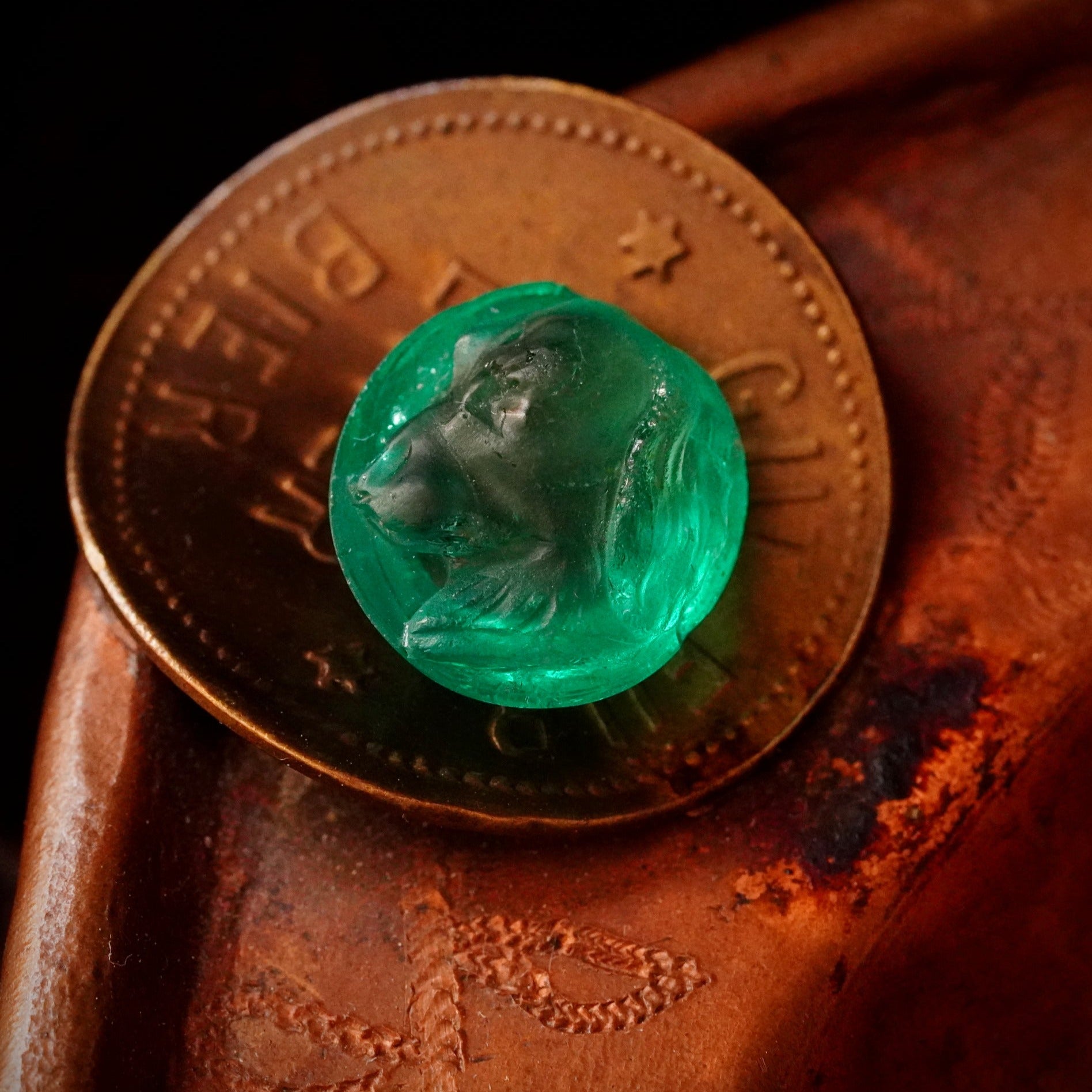 Jogani presents a one-of-a-kind Victorian-carved 6.45 ct Colombian emerald dog, now bezel-set in a luxurious 18K gold ring. A rare opportunity for jewelry designers and collectors.