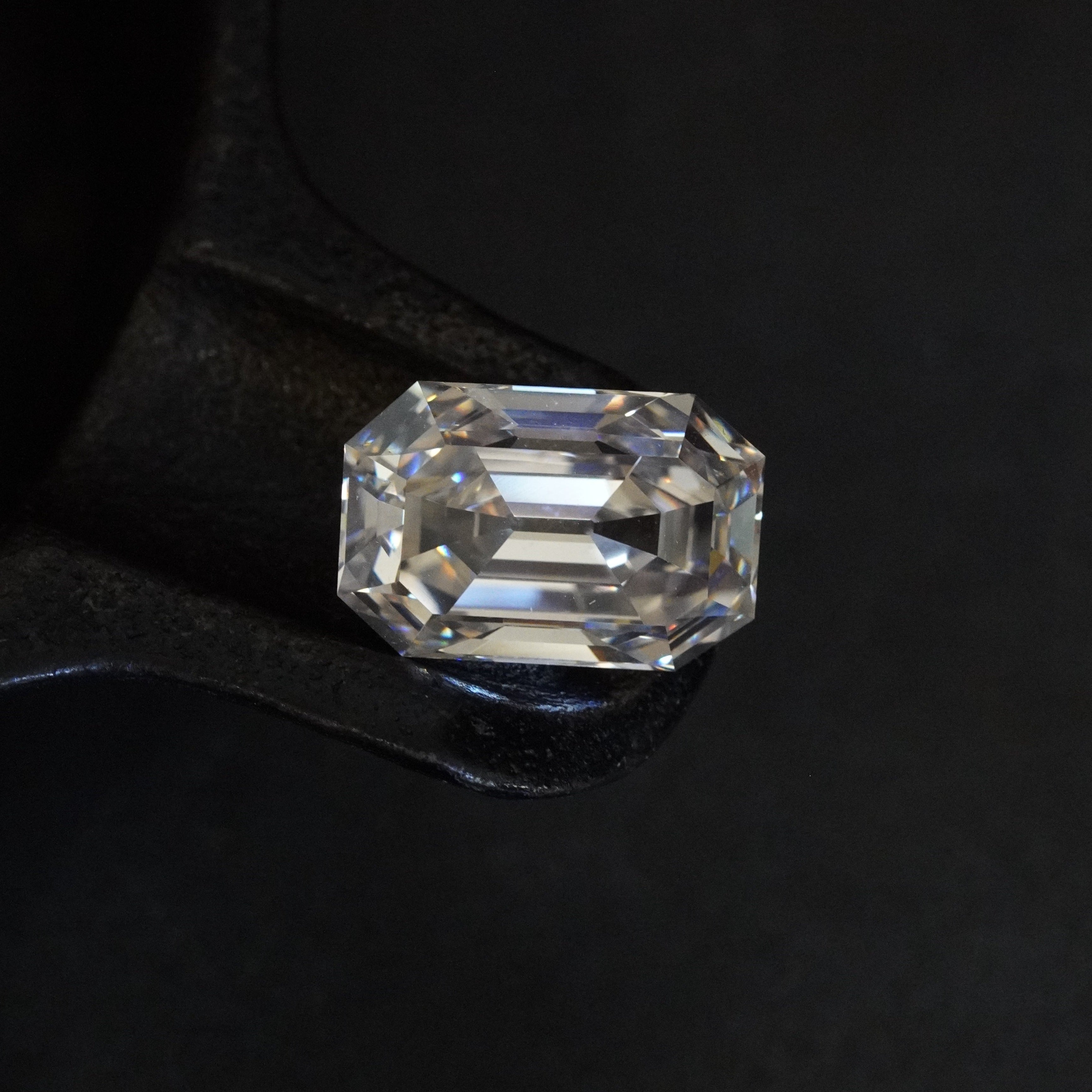 A close-up of the loose 8.06 ct Step Cut Diamond, revealing its crisp facets, faint brown hue, and exceptional VVS2 clarity. A distinguished gem selected by Jogani.