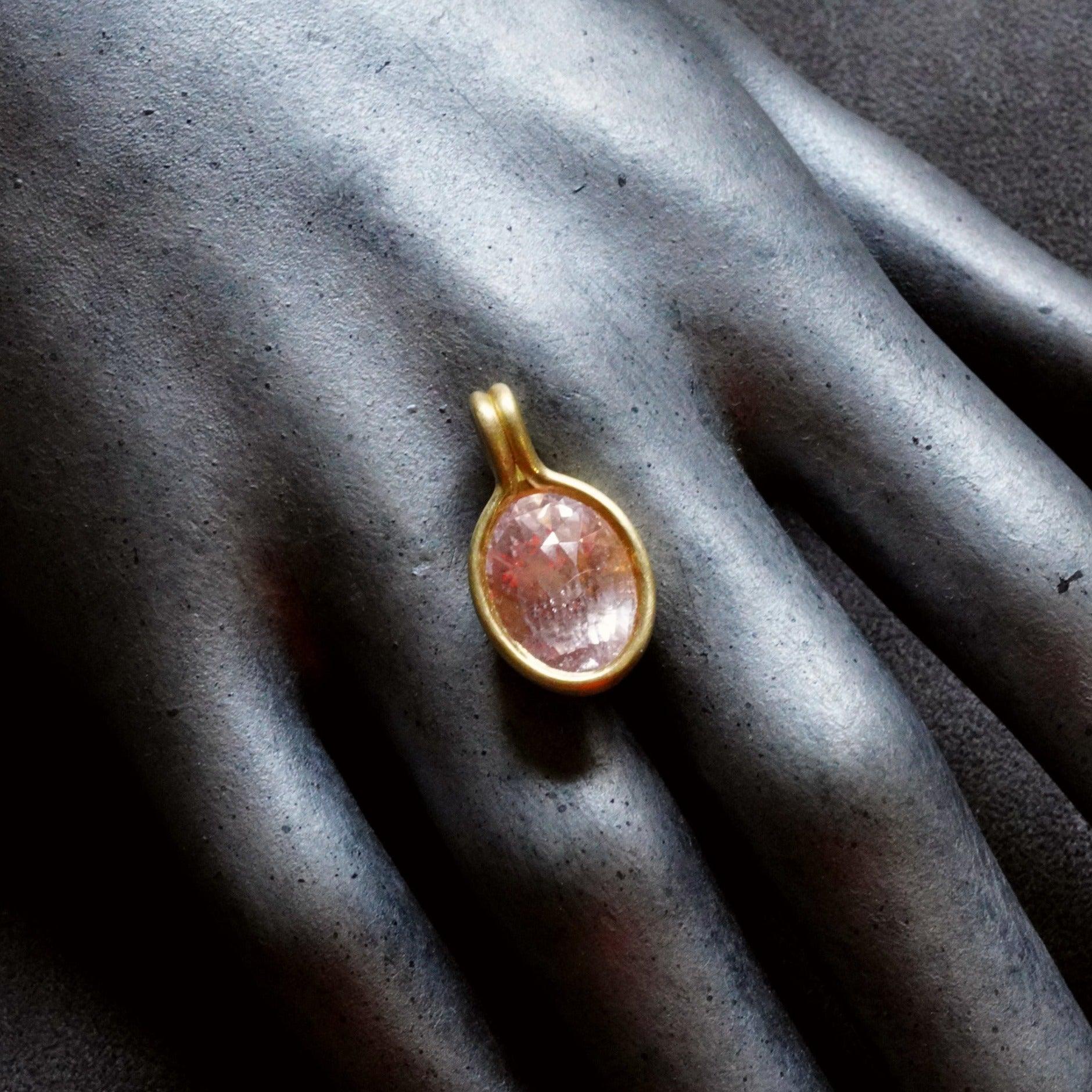 Jogani offers this exceptional 9.00 ct Ceylon Sapphire Pendant by Jenna Katz, showcasing a beautifully cleanish, no-heat pink sapphire set in 18K gold—an exquisite piece for connoisseurs.