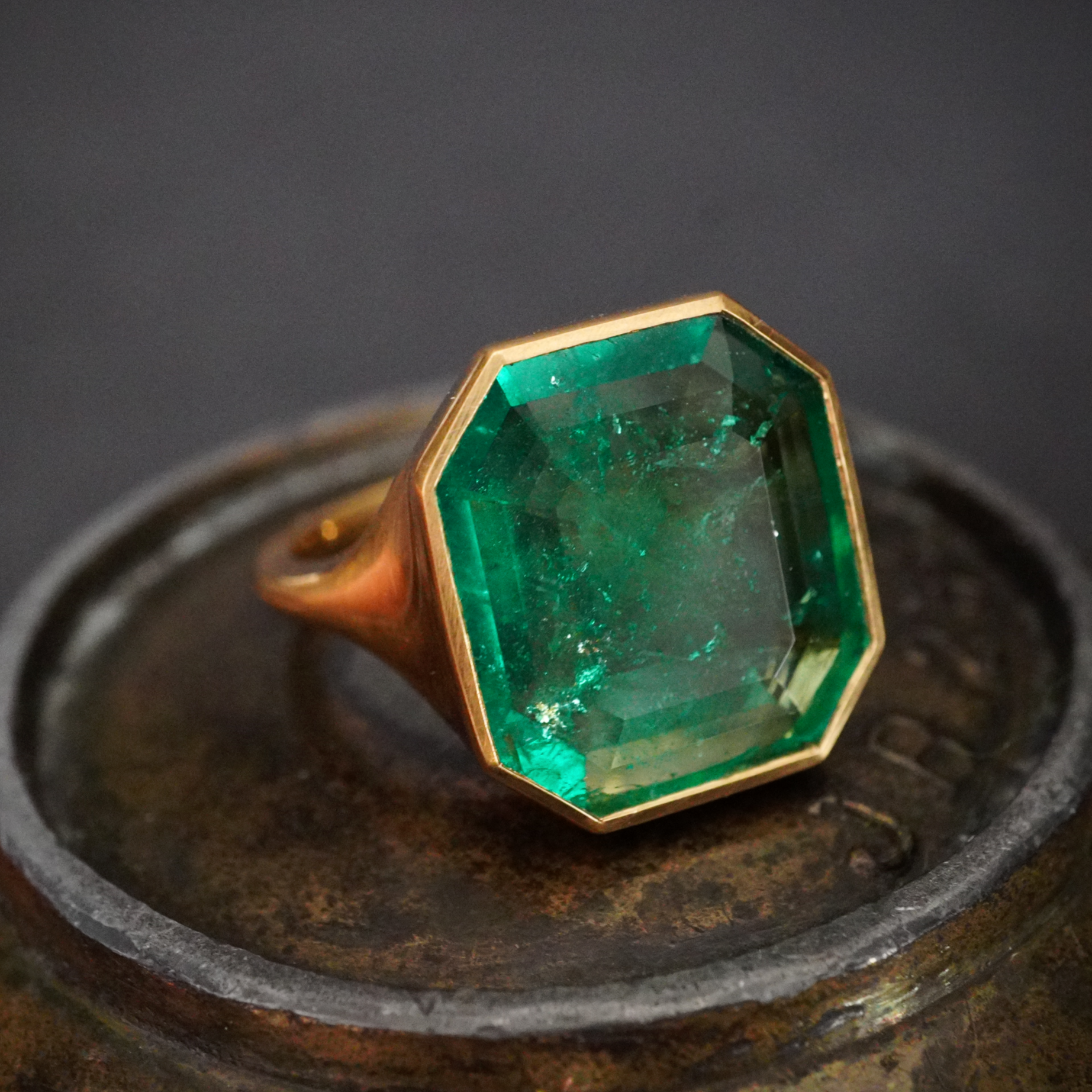  Anup Jogani 5.88ct Colombian Emerald Gold Ring: Emerald City Charm 
