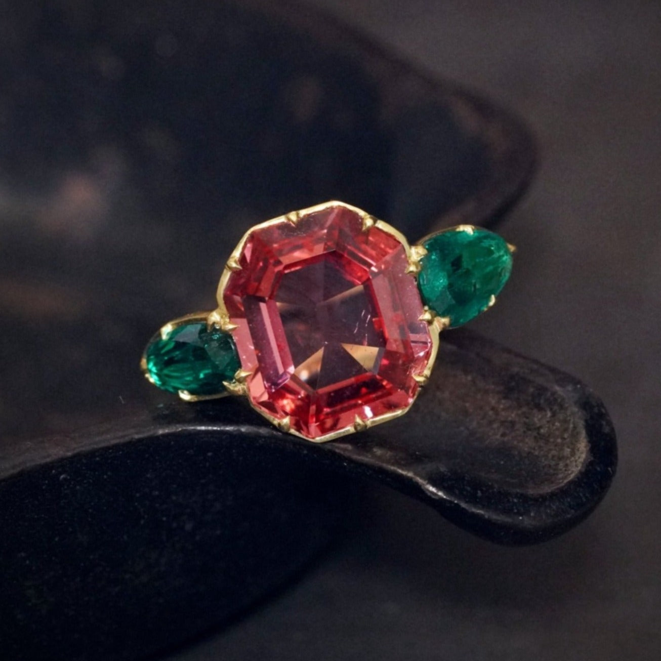 Exquisite 7.08ct Spinel & Emerald Gold Ring