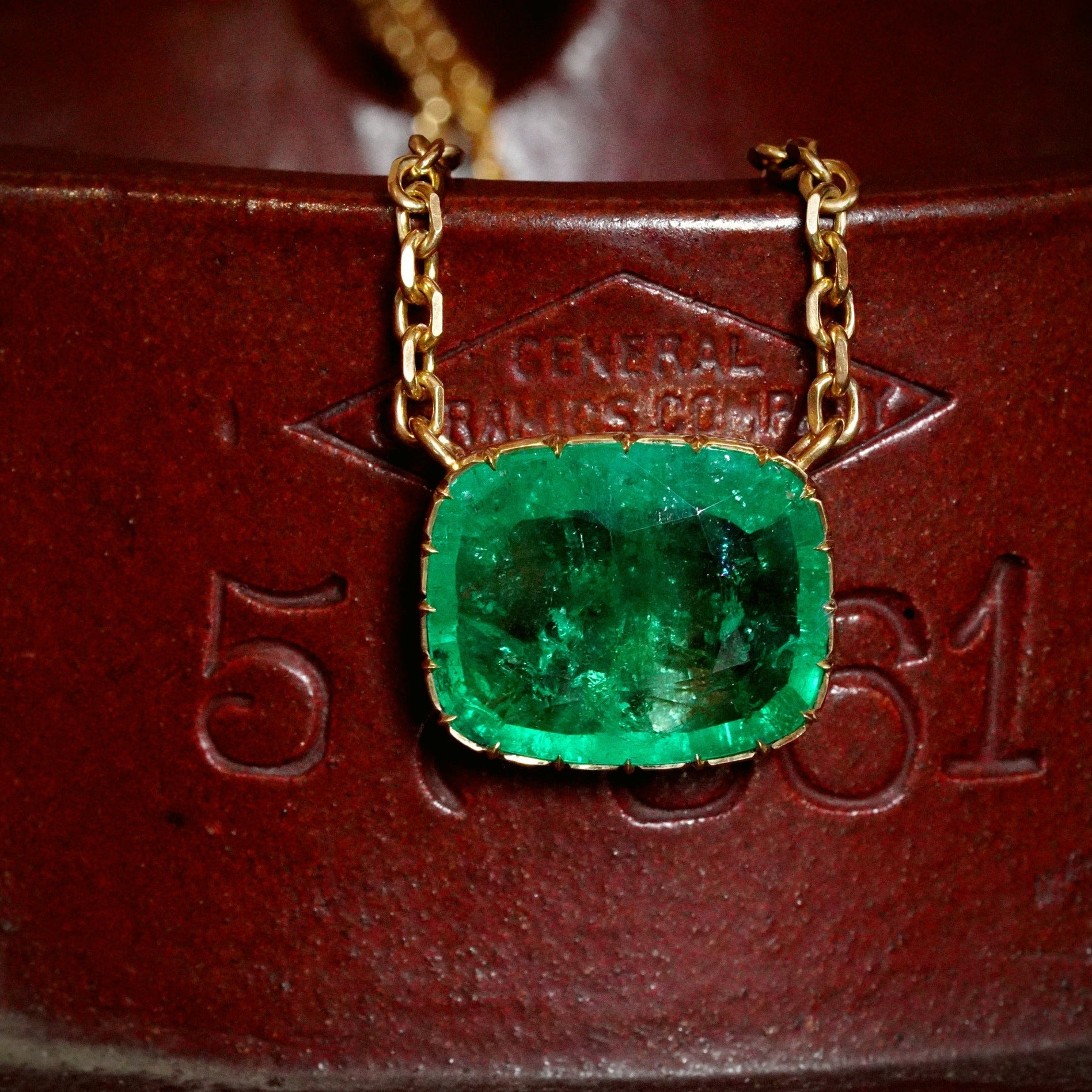Rebecca Overmann Vintage Natural Sugarloaf Emerald Diamond Gold Neckla