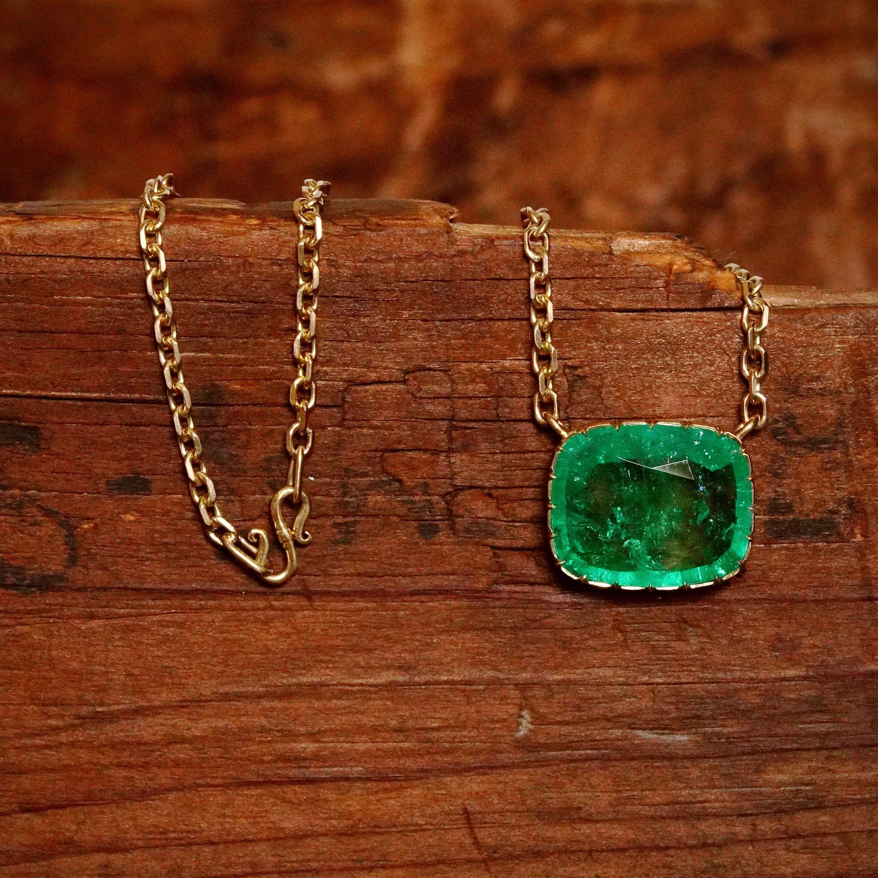 15.33 Carat Colombian Emerald Necklace in 18K Yellow Gold