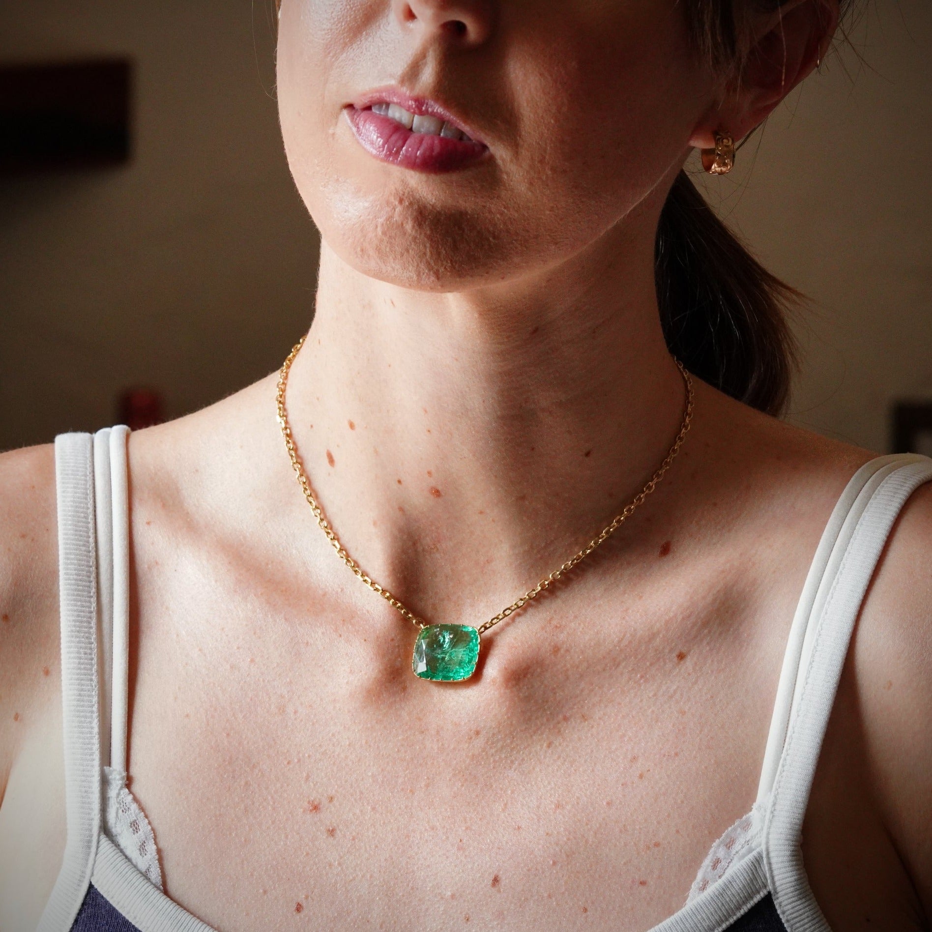 8.6 Carat VIVID Green Colombian Emerald Pendant Necklace in 18K – ASSAY