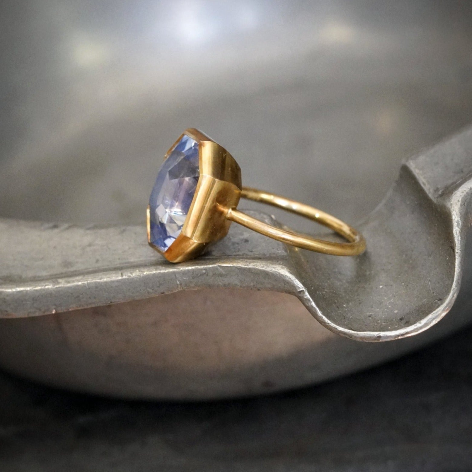 9.52-Carat Ceylon Sapphire Gold Ring