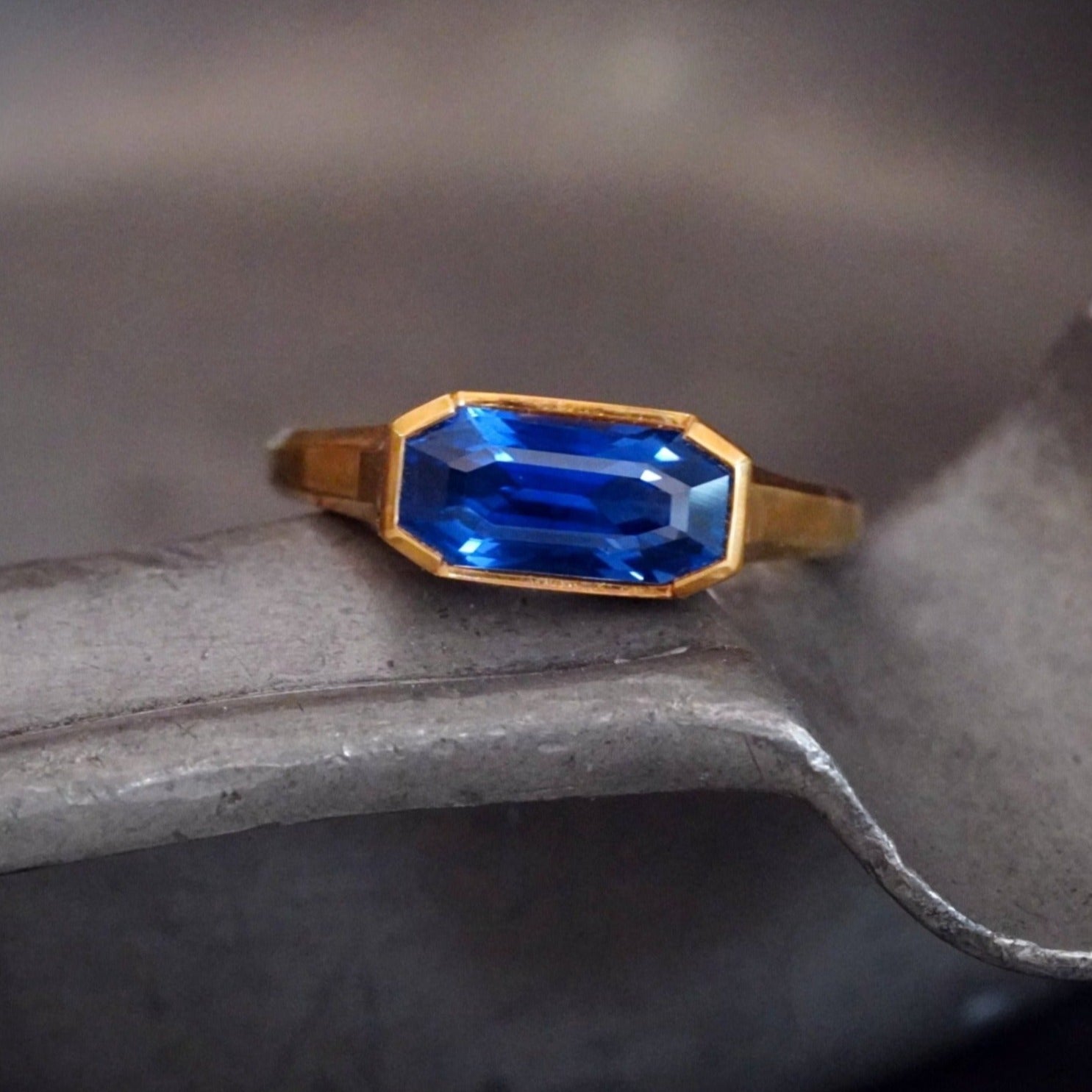Jogani 2.15 ct Ceylon Sapphire Gold Ring - A Royal Blue Gemstone 6