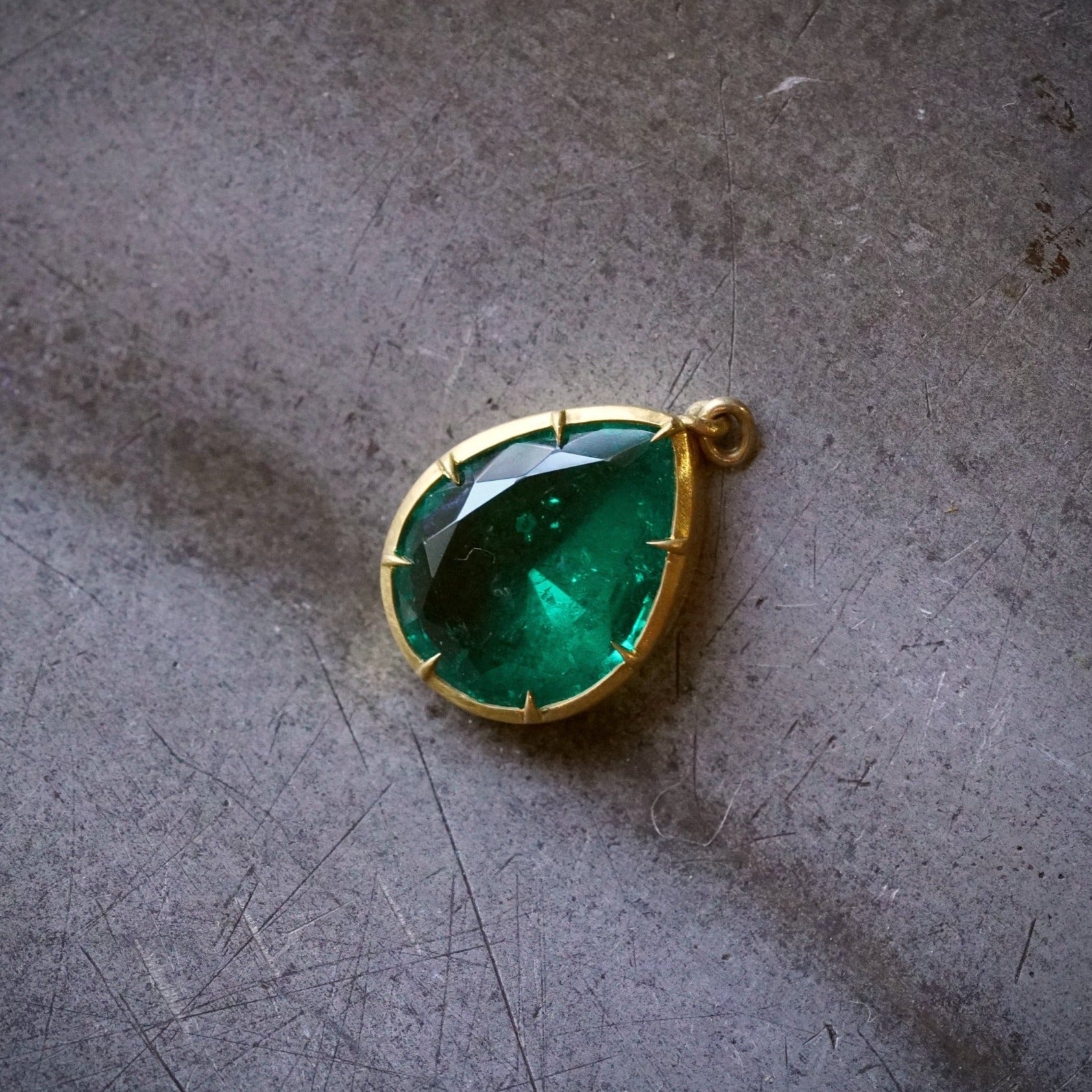 Handcrafted 4.46ct Colombian Emerald Pear Pendant in 18K Gold Jogani