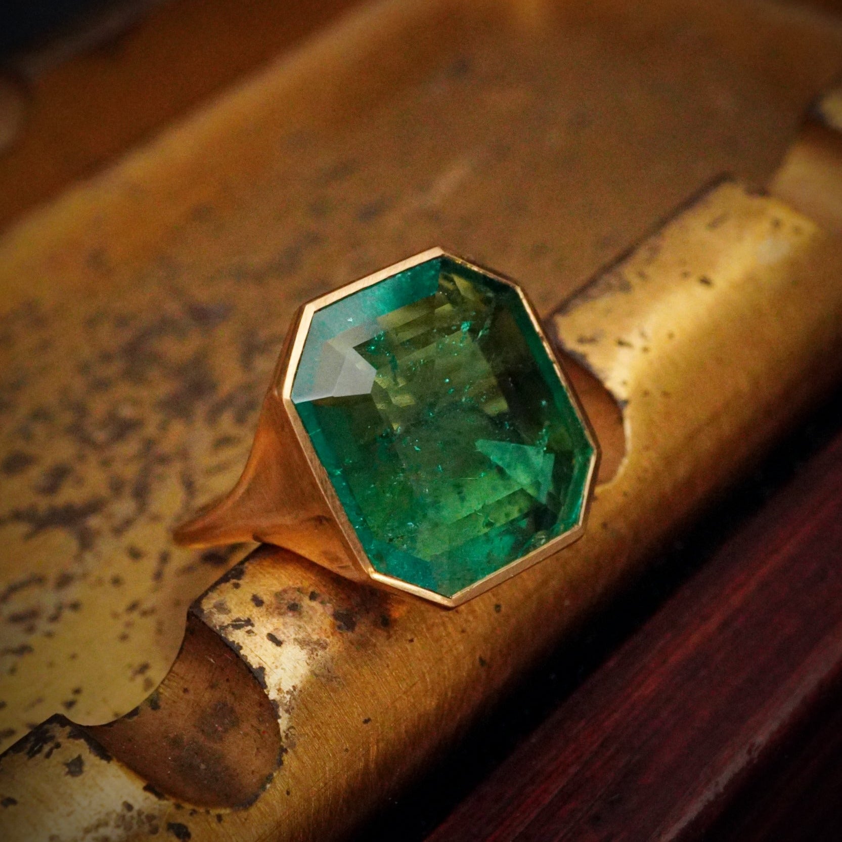 Jogani 5.88ct Colombian Emerald Gold Ring: Emerald City Charm