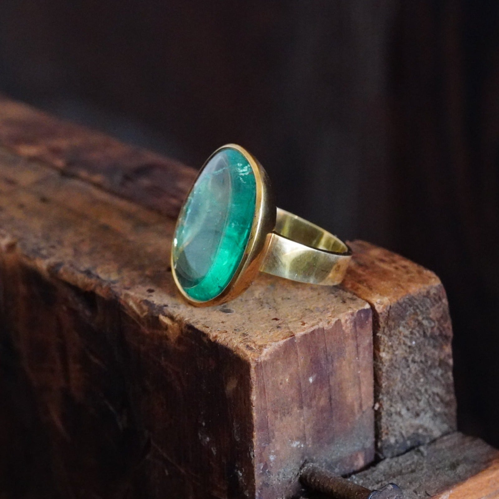  Jogani 7.55 Carat Colombian Emerald Ring 4