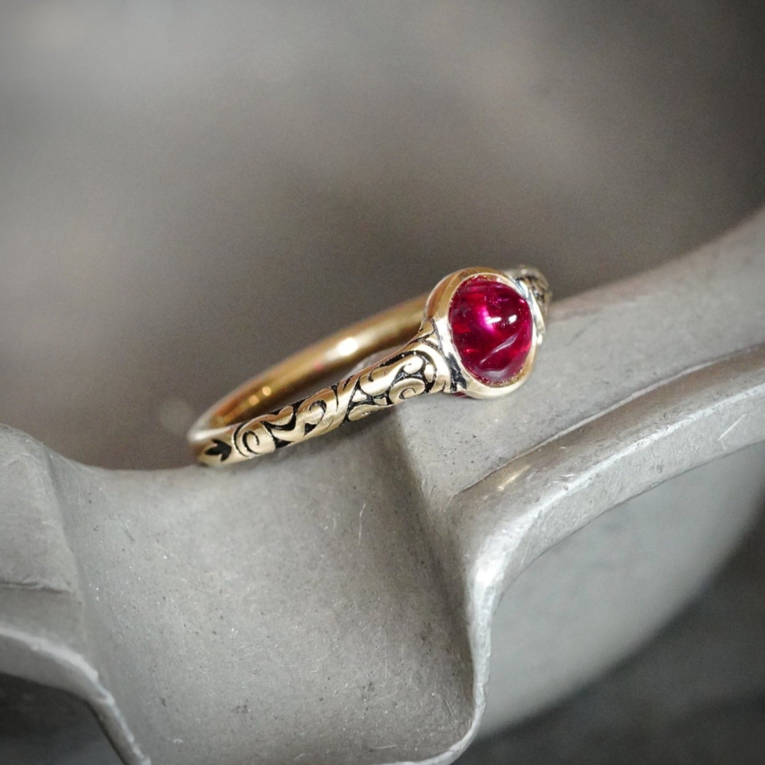 Jogani Cherry Red 0.96ct Sugarloaf Ruby Ring in 18K Gold 5