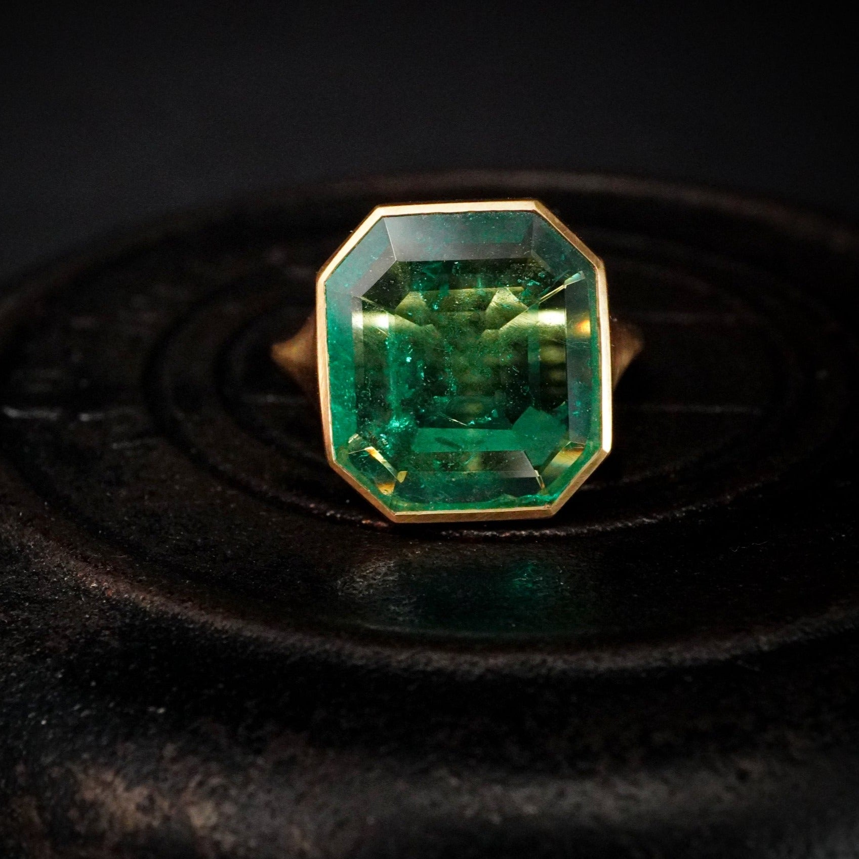 Jogani Collection 5.88ct Colombian Emerald Gold Ring: Emerald City Charm