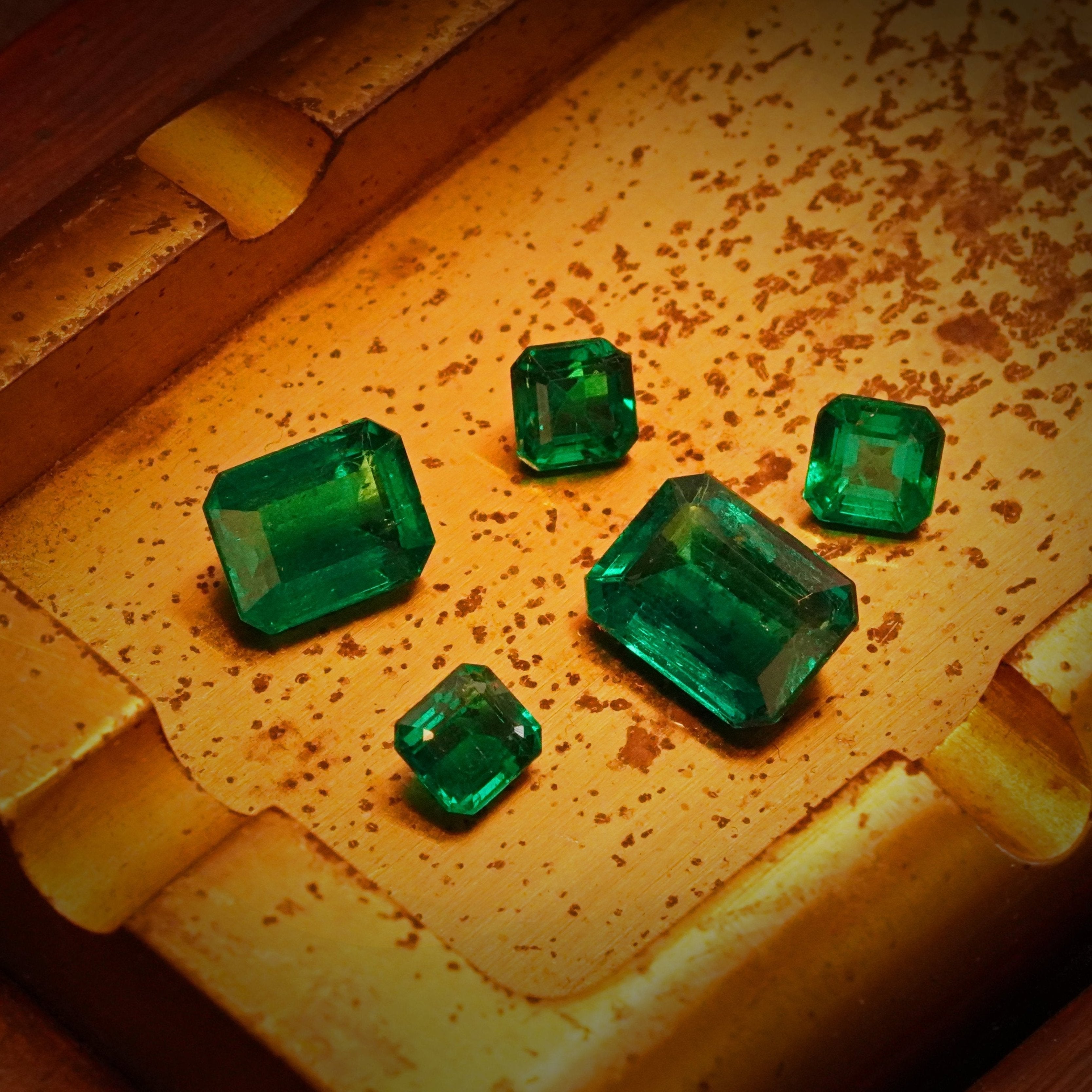 Jogani's rare and highly sought-after parcel of step-cut Panjshir emeralds with vibrant green hues and minor oil treatment. Perfect for collectors and fine jewelry designers.