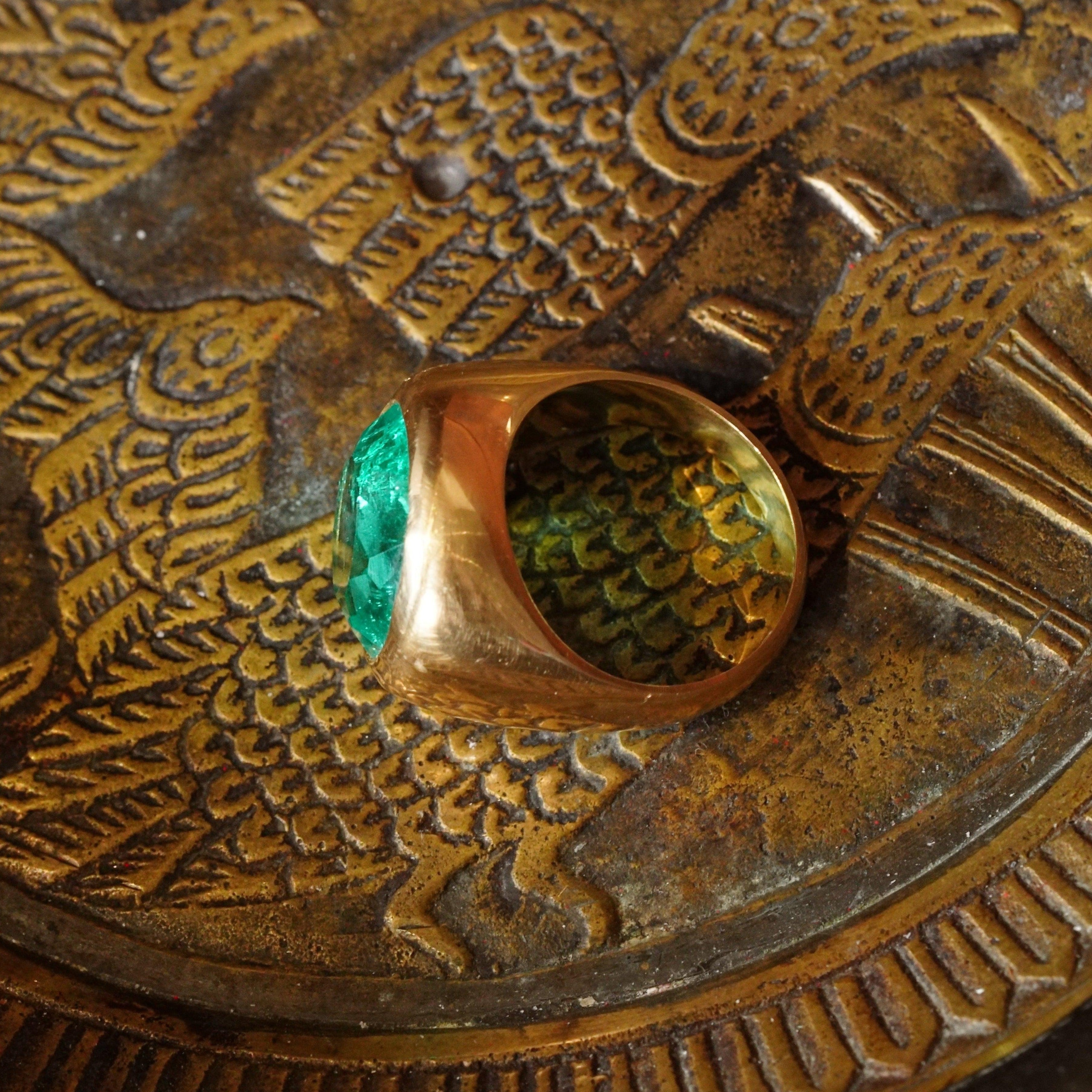 Chivor's Tears: 20K Gold Gypsy Set Ring with Rare Round 7.48 CT Colombian Emerald from Chivor Mine - Jogani