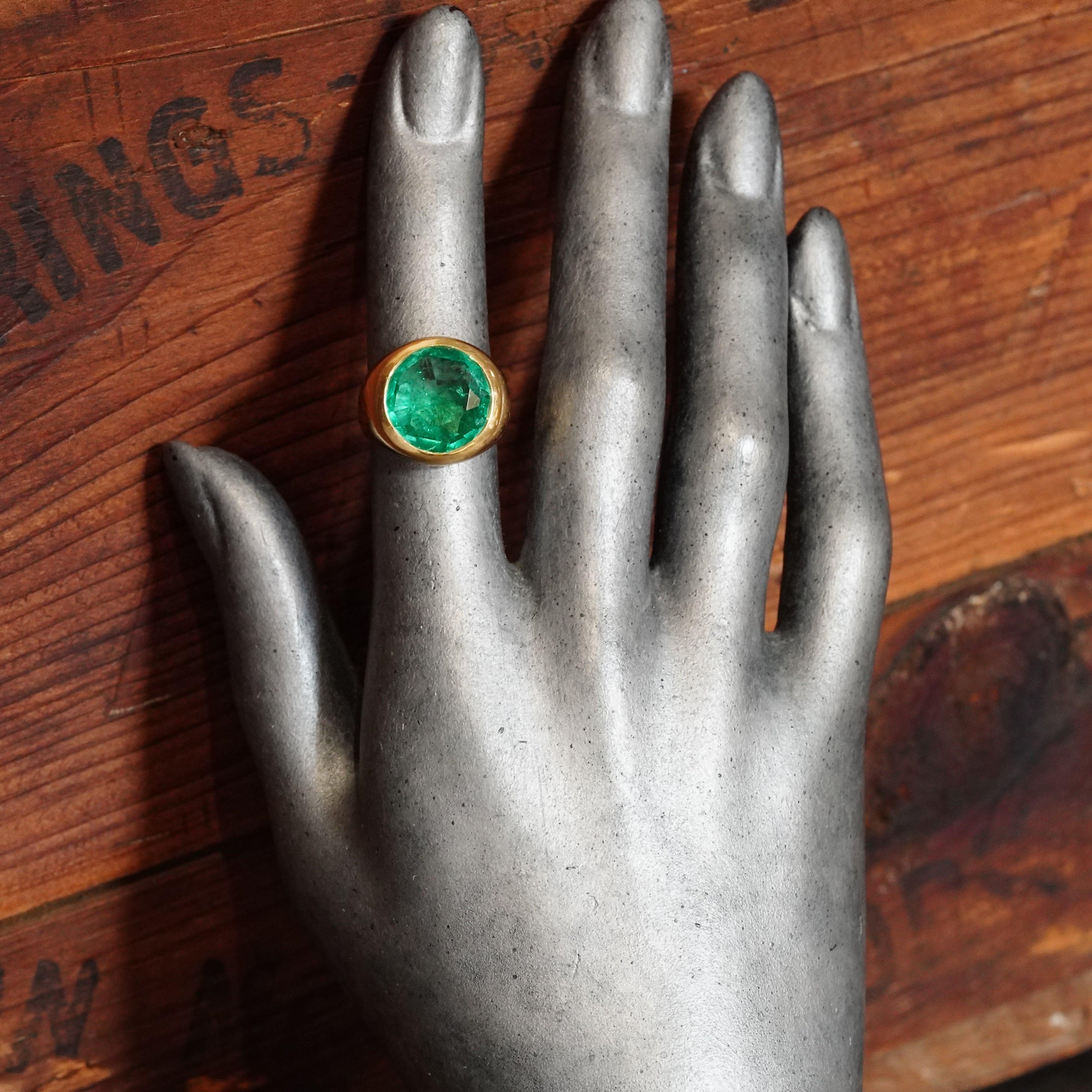 Chivor's Tears: 20K Gold Gypsy Set Ring with Rare Round 7.48 CT Colombian Emerald from Chivor Mine - Jogani