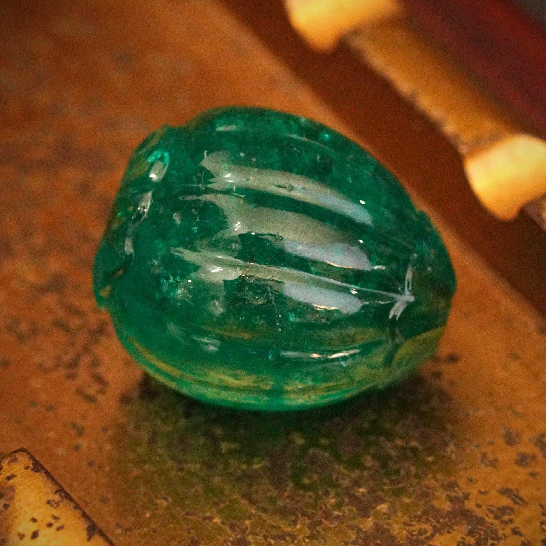 Timeless 92.16 CT Beauty: The Majestic Carved Drop Emerald Bead from the Mughal Era - Jogani